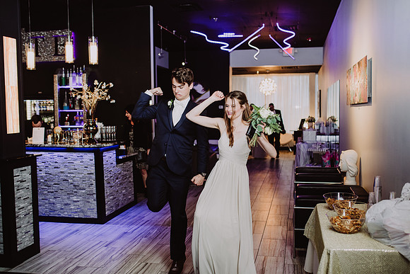 596