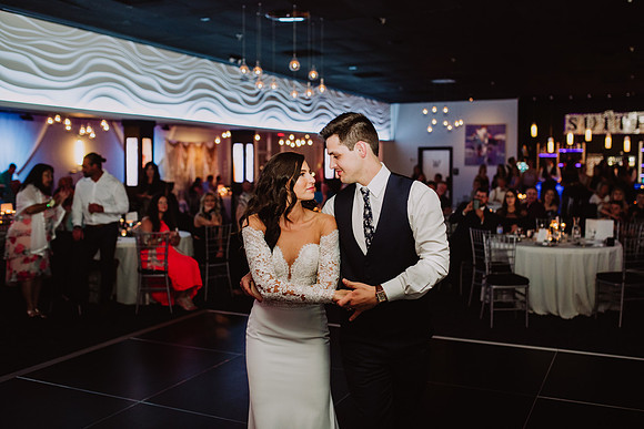 685
